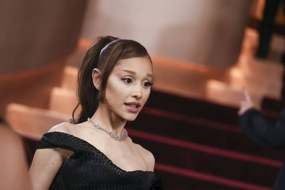 Ariana Grande seems to have got a matching tattoo tribute to Ricky Álvarez.